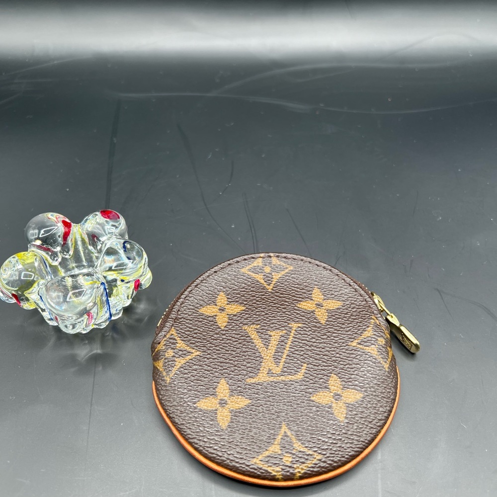 Preloved Louis Vuitton Round Key Pouch in Signature Monogram canvas - Rare Find.